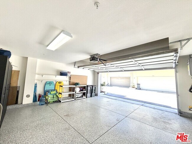 Building Photo - 2753 Waverly Dr