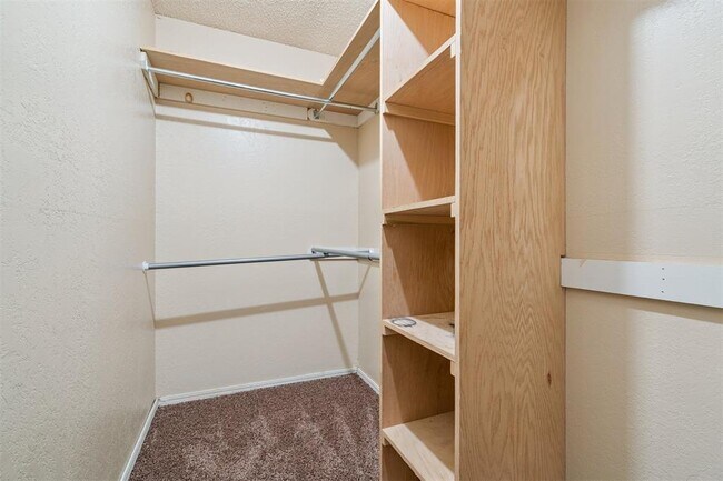 Building Photo - 16404 Del Mar Dr