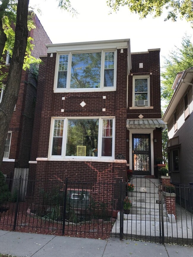 3039 W Wilson Ave 3039 W Wilson Ave Chicago IL 60625 Apartment Finder