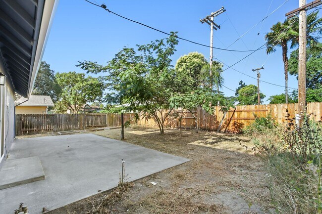 Building Photo - 1611 Clemson Dr