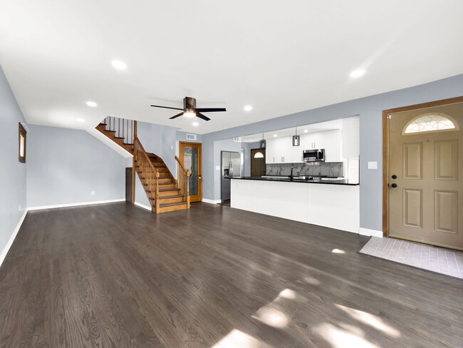 Building Photo - 5845 S Sayre Ave