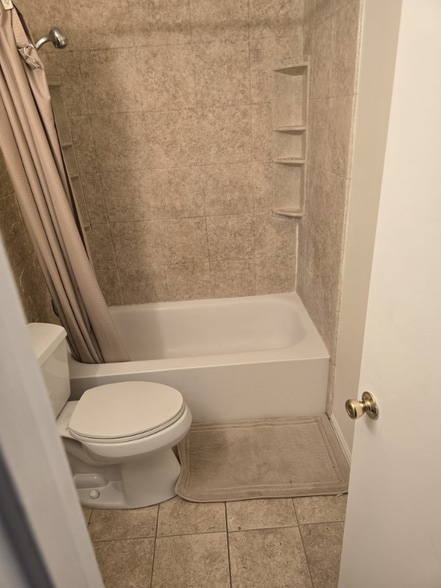 Building Photo - 1902 Bronzegate Blvd