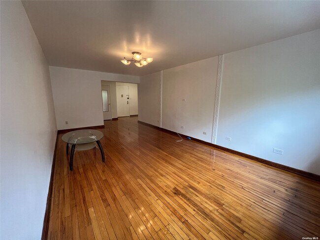 Building Photo - 94-31 59th Ave