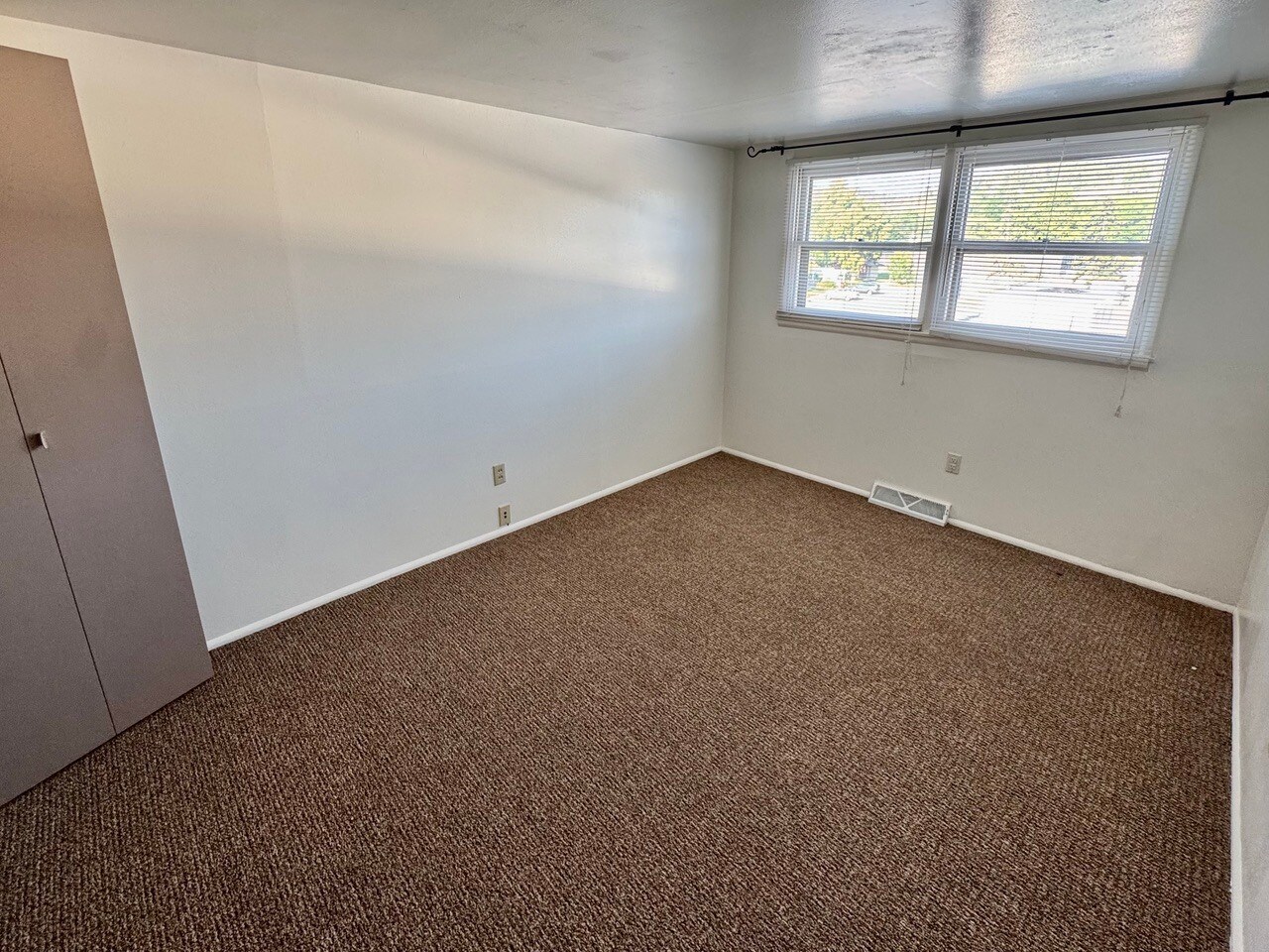 Building Photo - 728 Saint Charles St