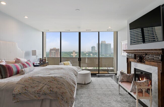 Building Photo - 2575 Peachtree Rd NE