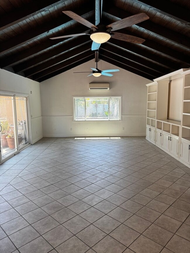 Building Photo - Three Bedroom Pool Home for Rent in Downey!