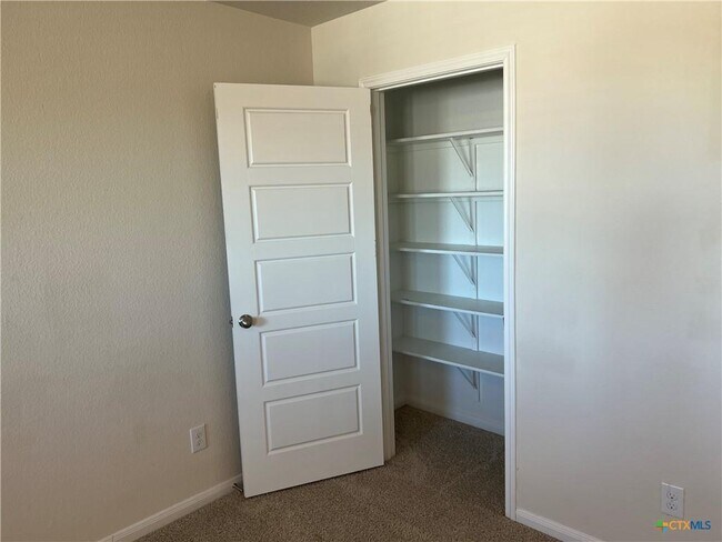 Building Photo - 533 Summersweet Rd