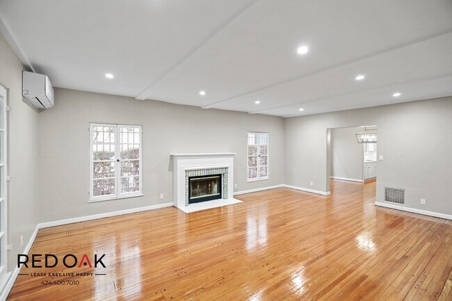 Primary Photo - 206 S Martel Ave