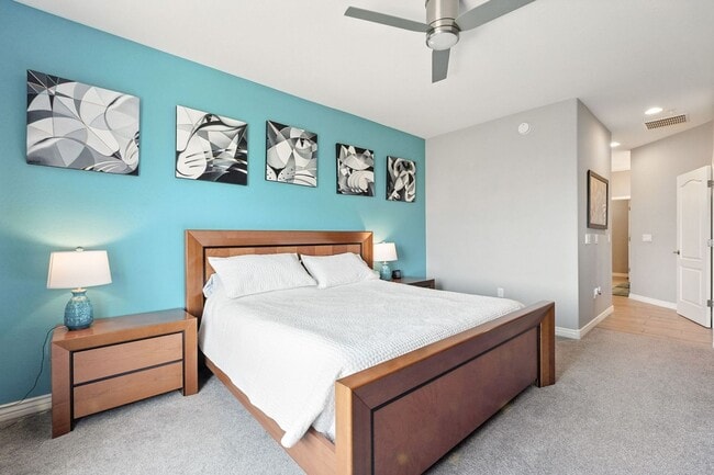 Building Photo - Beautiful condo with mountain views in gated community