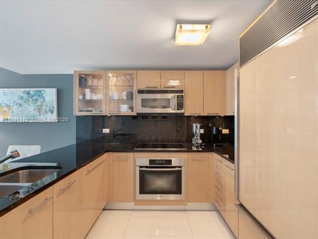 Building Photo - 6801 Collins Ave