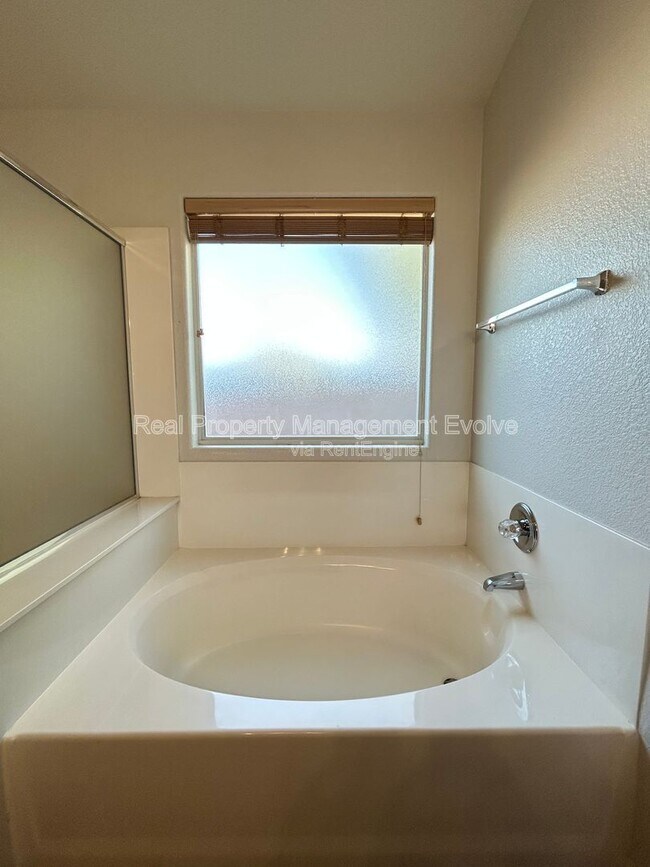 Building Photo - 16036 N 11th Ave