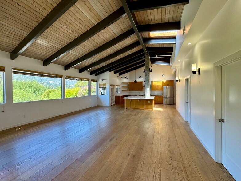 Building Photo - 156 Muerdago Rd