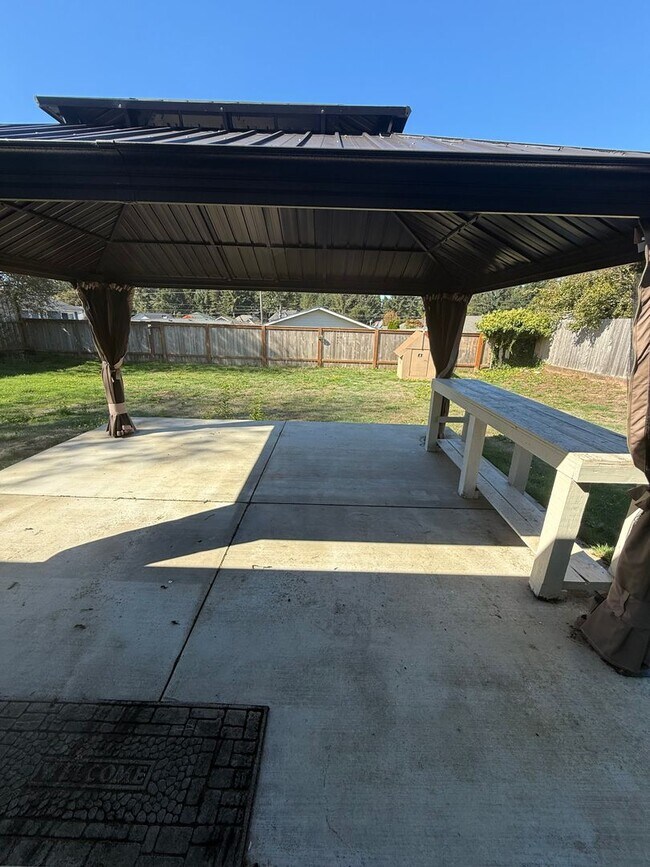 Building Photo - Updated 3+ Bedroom 2 Bath House with Large Fenced In Yard