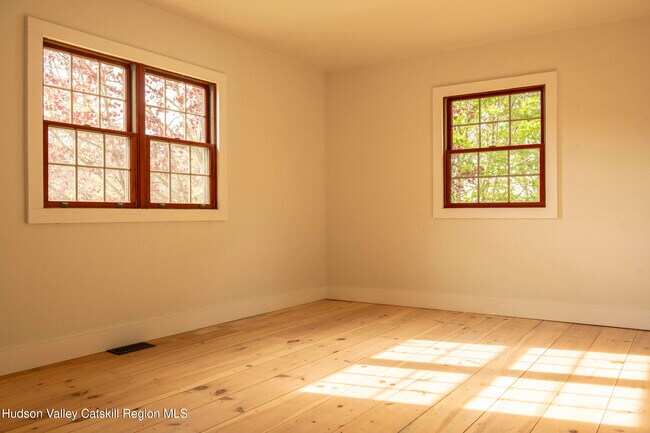 Building Photo - 61 Schoolhouse Rd