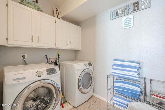 Building Photo - Long Term Luxury Furnished Rental, also av...