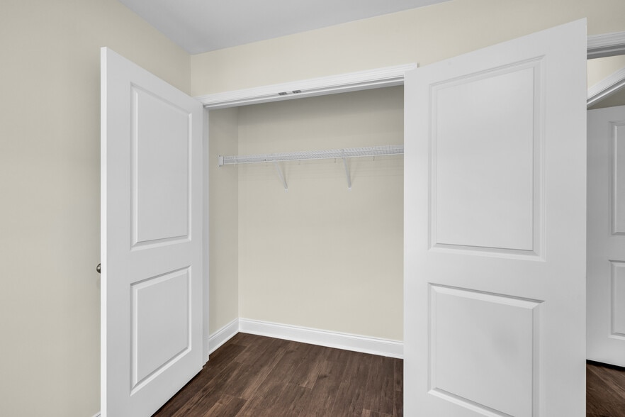 Building Photo - 5563 Stream Ln