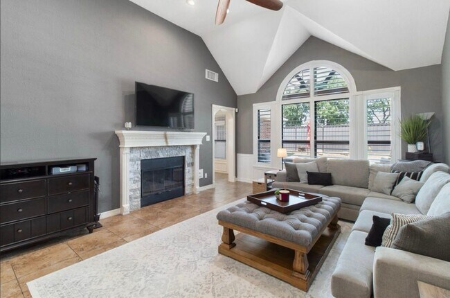 Building Photo - 18234 Knotty Green Dr