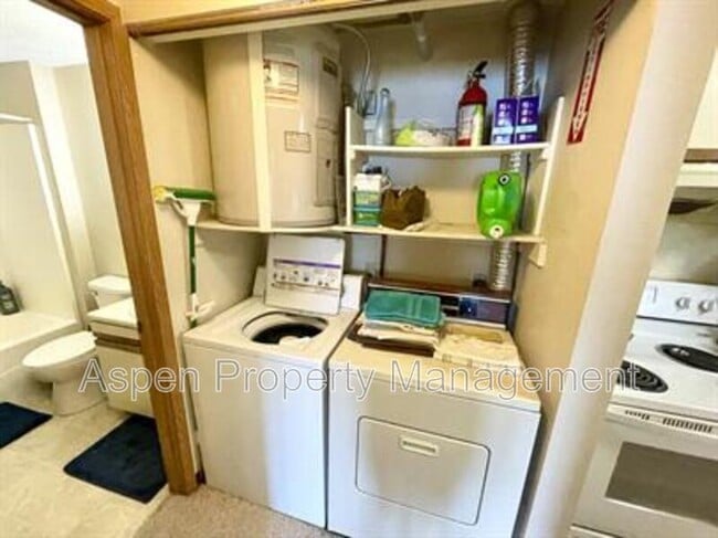 Building Photo - 808 Benton Dr