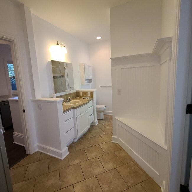 Building Photo - 309 Lake St