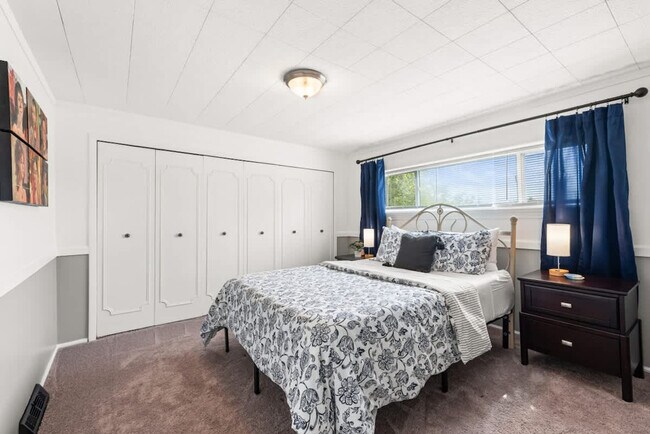 Building Photo - 3175 Rocky River Dr