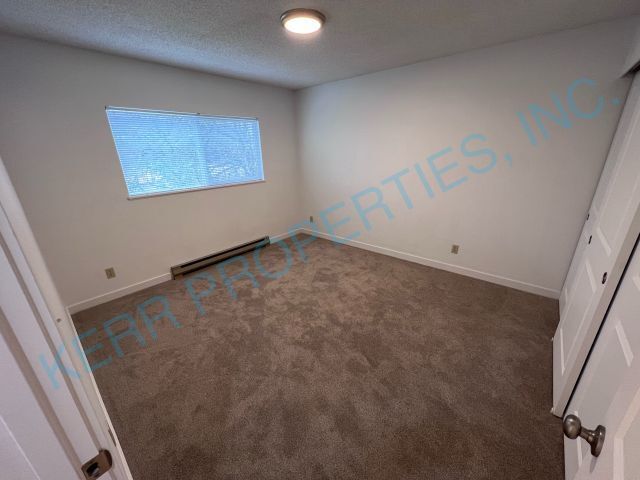 Building Photo - Charming 2-Bedroom Rental in Prime Oregon City Location!