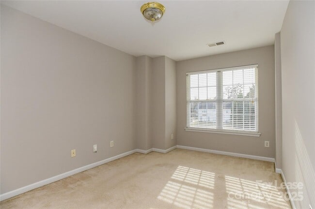 Building Photo - 332 Rock Ridge Ln