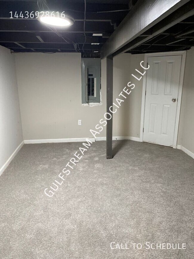Building Photo - 1816 McHenry St