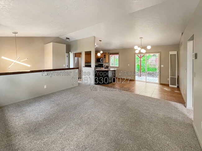 Building Photo - 5000 S Deselm Way
