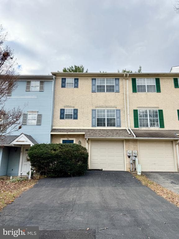 Building Photo - 9 Ingrid Ct