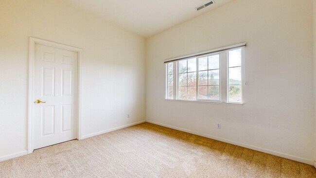 Building Photo - Desirable Skyhawk 3 bedroom Tri-Level Single Family