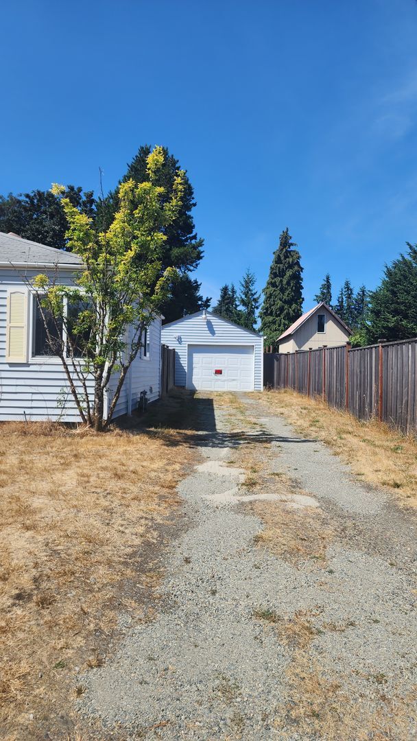 Building Photo - West Tacoma Cozy 2 Bedroom