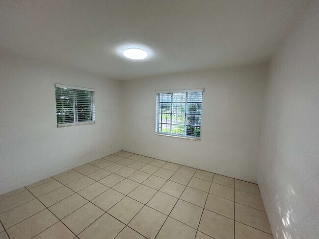 Building Photo - "Charming 3-Bedroom Home in St. Petersburg...