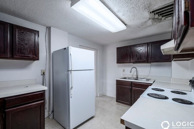 Building Photo - 136 S 300 W
