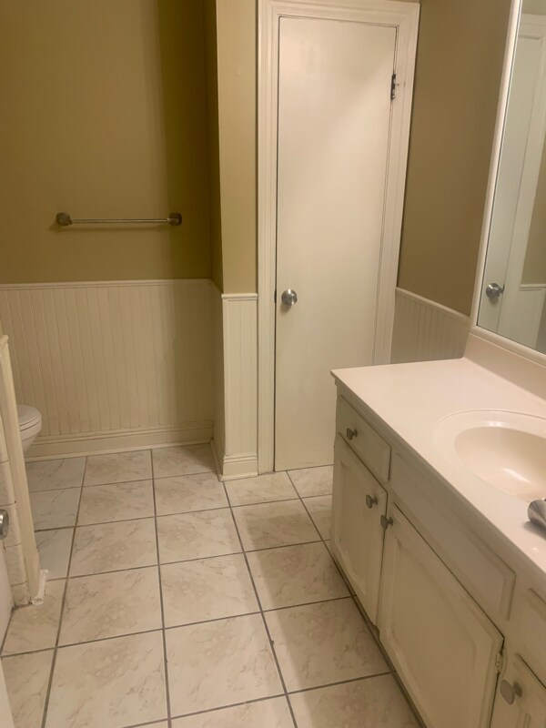 Building Photo - 16912 Dahlgren Ave