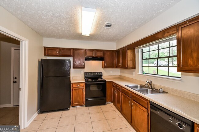 Building Photo - 263 Independence Dr