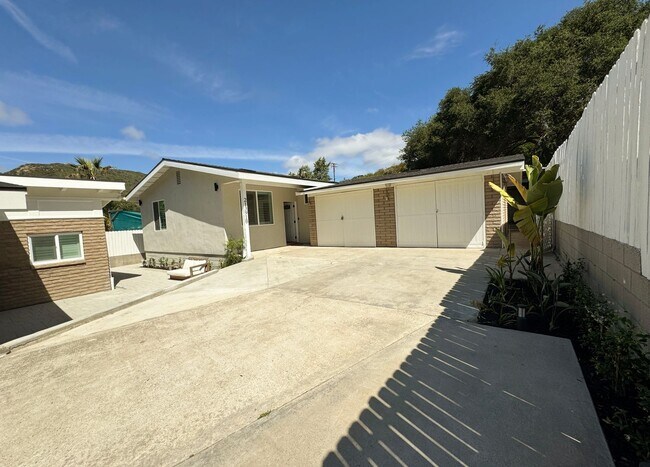 Building Photo - Brand New Upgraded 2BD2BA ADU | Gated | Canyon Views | Private Laundry & Parking