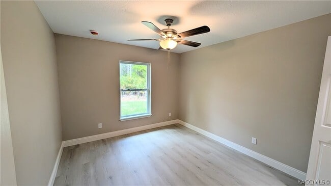 Building Photo - 7708 N Paris Dr