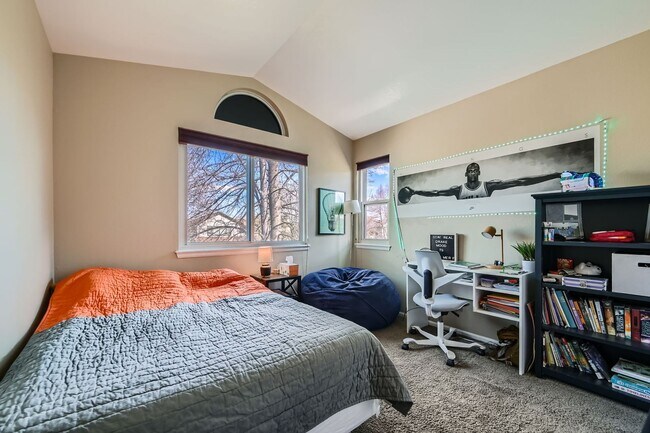 Building Photo - Furnished Downtown Louisville 5BDR Gem