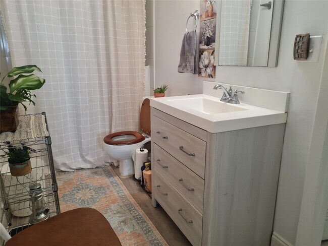 Building Photo - 3421 NW 44th St