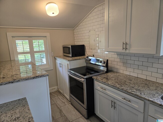 Building Photo - 109 Knoll Crest Dr