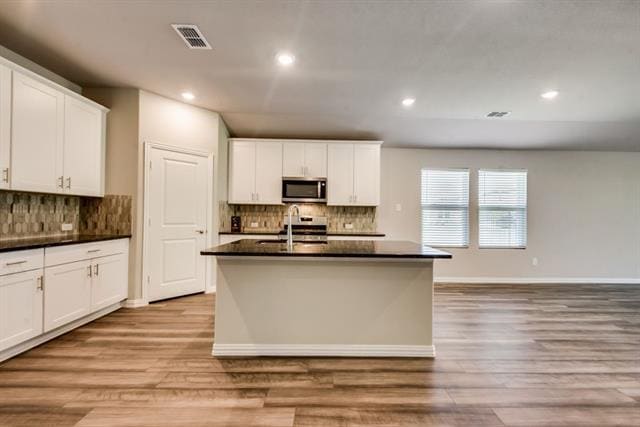 Building Photo - 605 Cedar Springs Dr