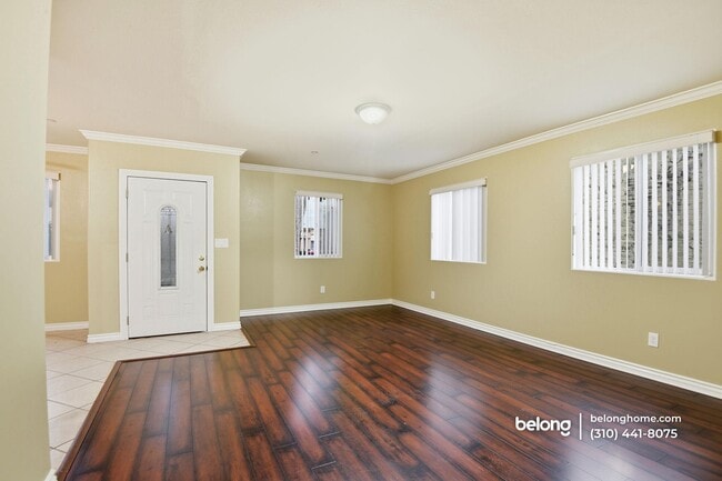 Building Photo - 1614 W 39th Pl