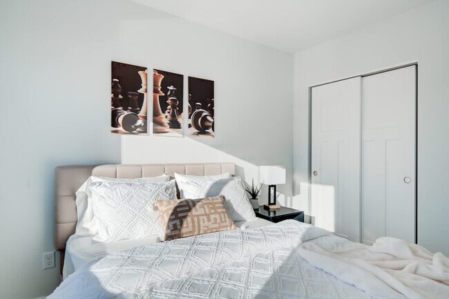 Building Photo - 5242 Fallon St