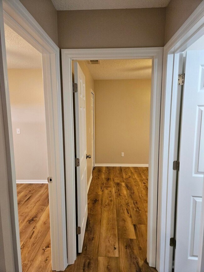 Building Photo - 5411 NW Arrowhead Terrace