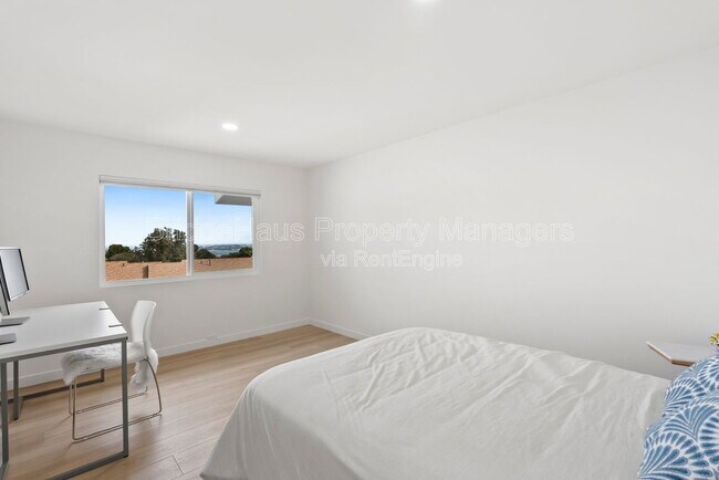Building Photo - 2143 Caminito San Martin