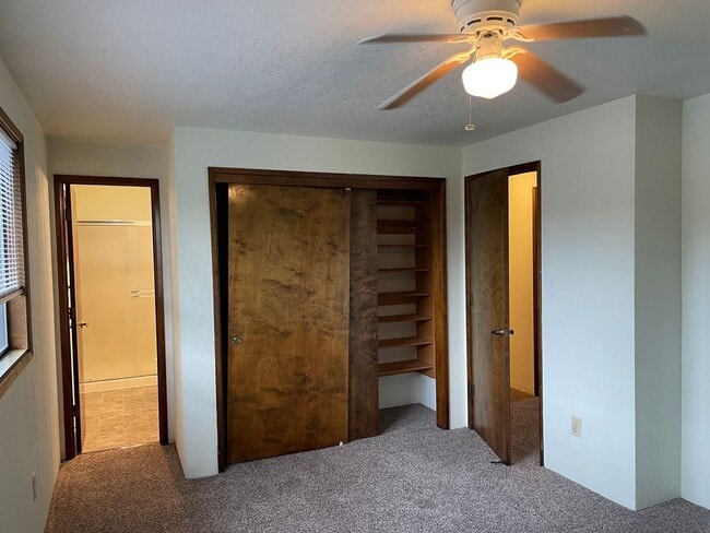 Building Photo - Very Nice 3 Bedroom 2.5 Bathroom Townhome