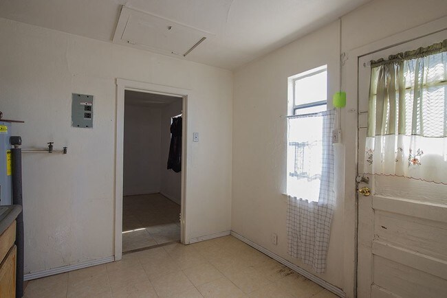 Building Photo - 2 br, 1 bath House - 1113 Huckleberry