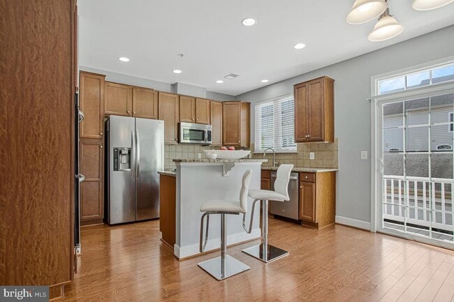 Building Photo - 505 Jurgensen Pl