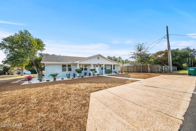 Building Photo - 121 Lakeside Cir