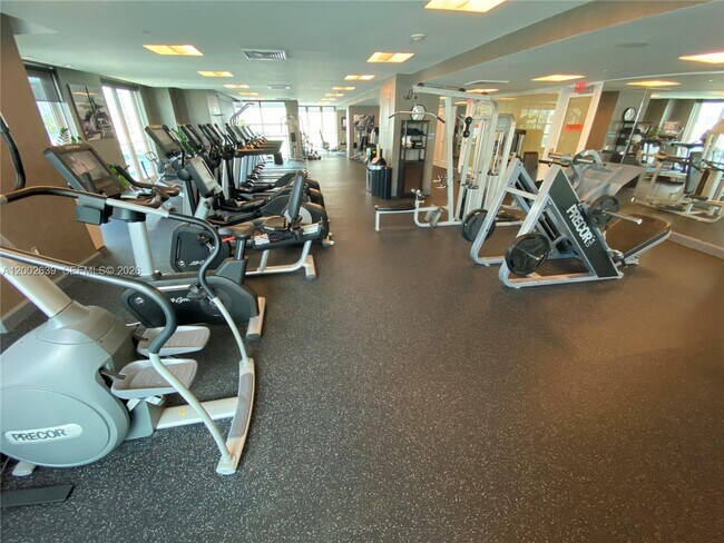 Building Photo - 950 Brickell Bay Dr